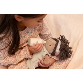 Little Dutch - Υφασμάτινη Κούκλα Μωρό Σε Καλαθούνα Evi 30cm