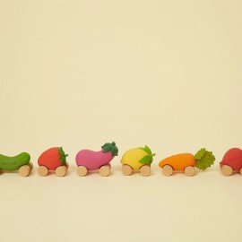  Oli & Carol - Μασητικό Αυτοκινητάκι Από Φυσικό Καουτσούκ Με Ξύλινες Ρόδες Sweetie The Strawberry