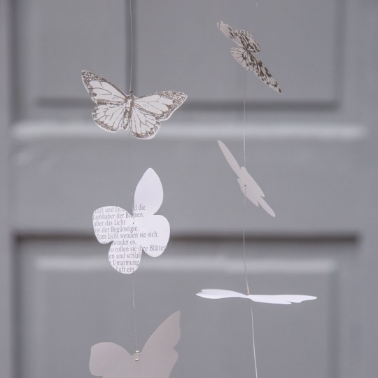 Raeder - Blossom. Χάρτινη Διακοσμητική Γιρλάντα Butterfly Necklace White Grey