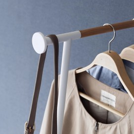 Yamazaki - Κρεμάστρα Ρούχων Με Βάση Σιδερώματος Tower Slim WH